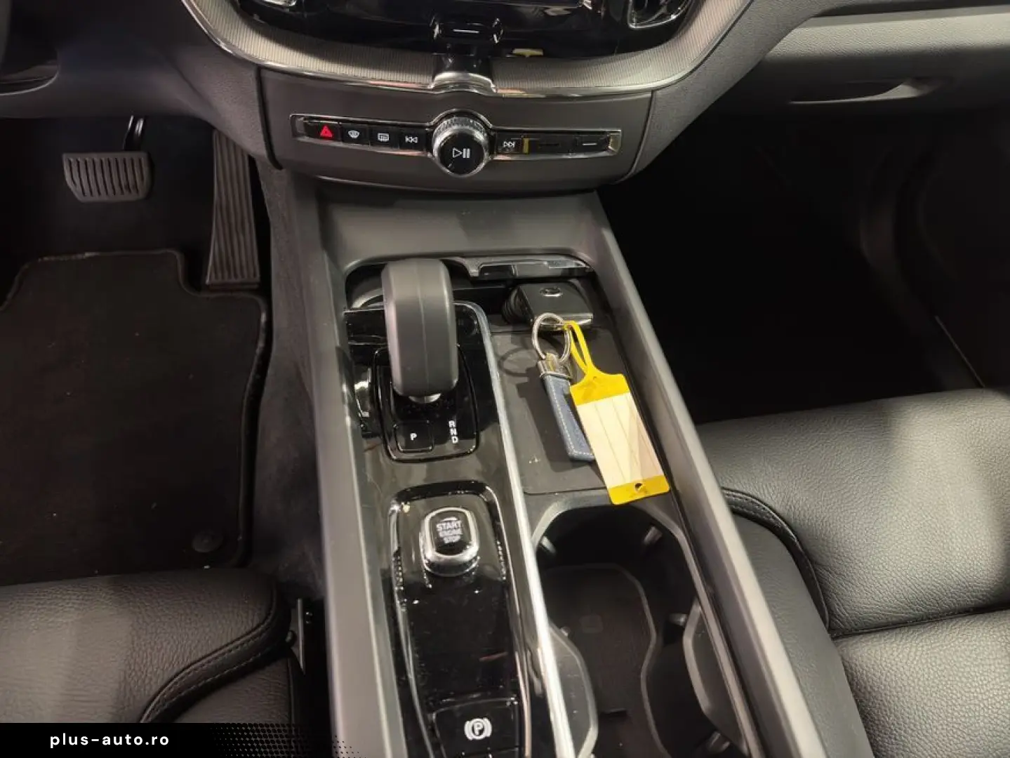 VOLVO XC60 B5 B AWD Core