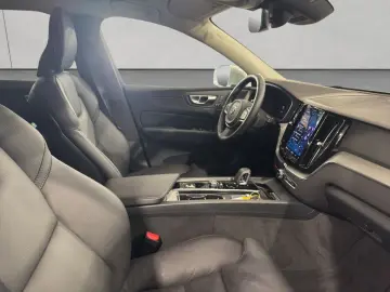VOLVO XC60 B5 B AWD Core