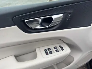 VOLVO XC60 B5 B AWD Core