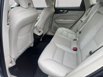 VOLVO XC60 B5 B AWD Core