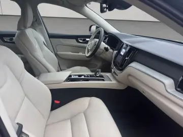 VOLVO XC60 B5 B AWD Core