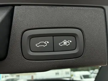 VOLVO XC60 B5 Ultra Dark AWD  Harman Kardon 360
