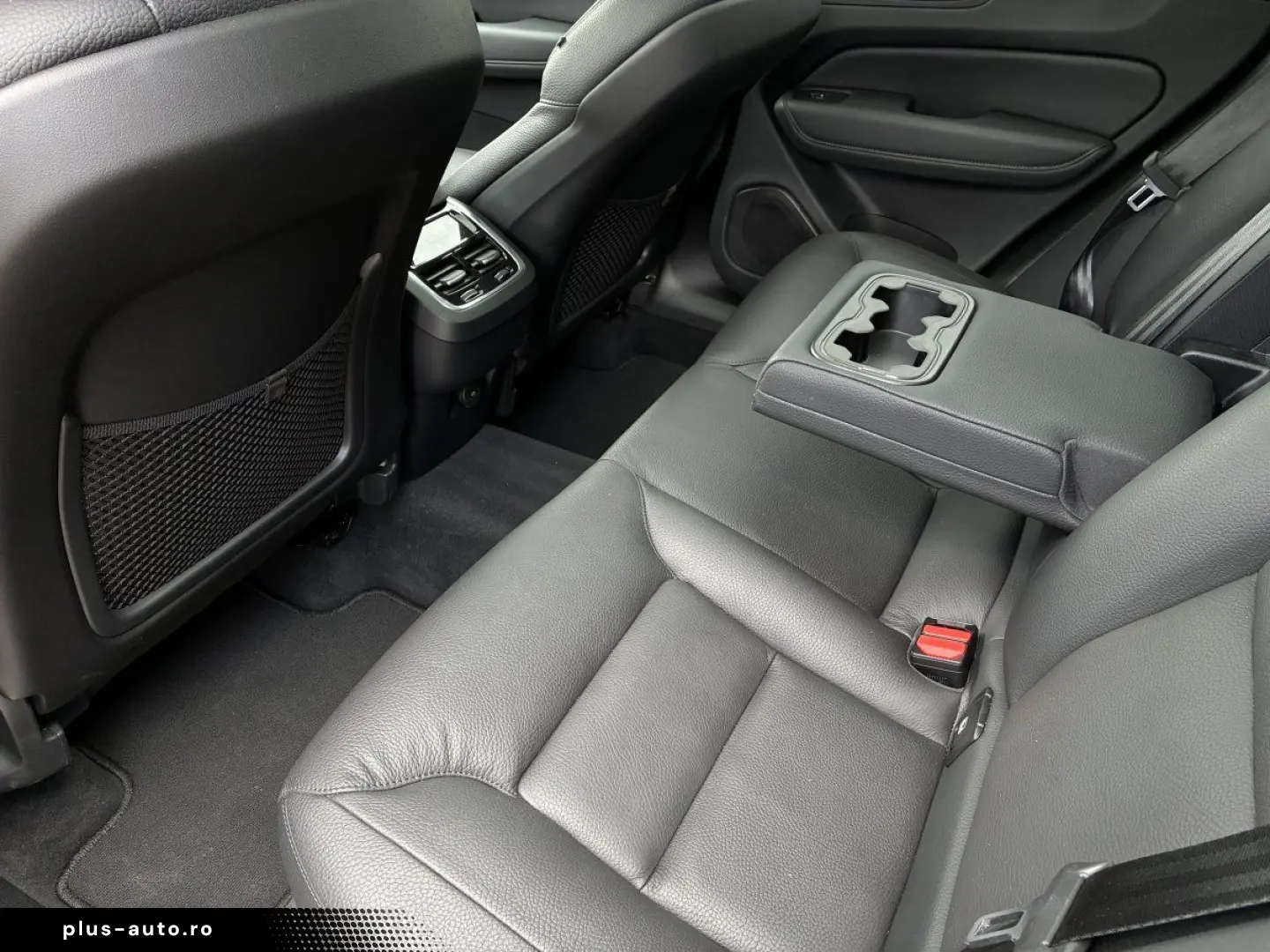 VOLVO XC60 B5 Ultra Dark AWD  Harman Kardon 360