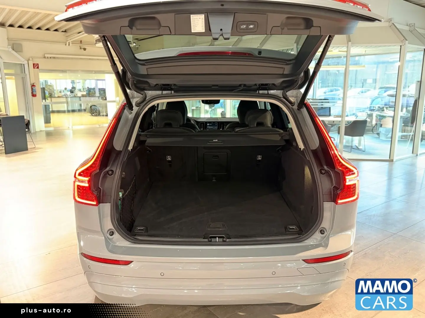 VOLVO XC60 2025 — imagine 10
