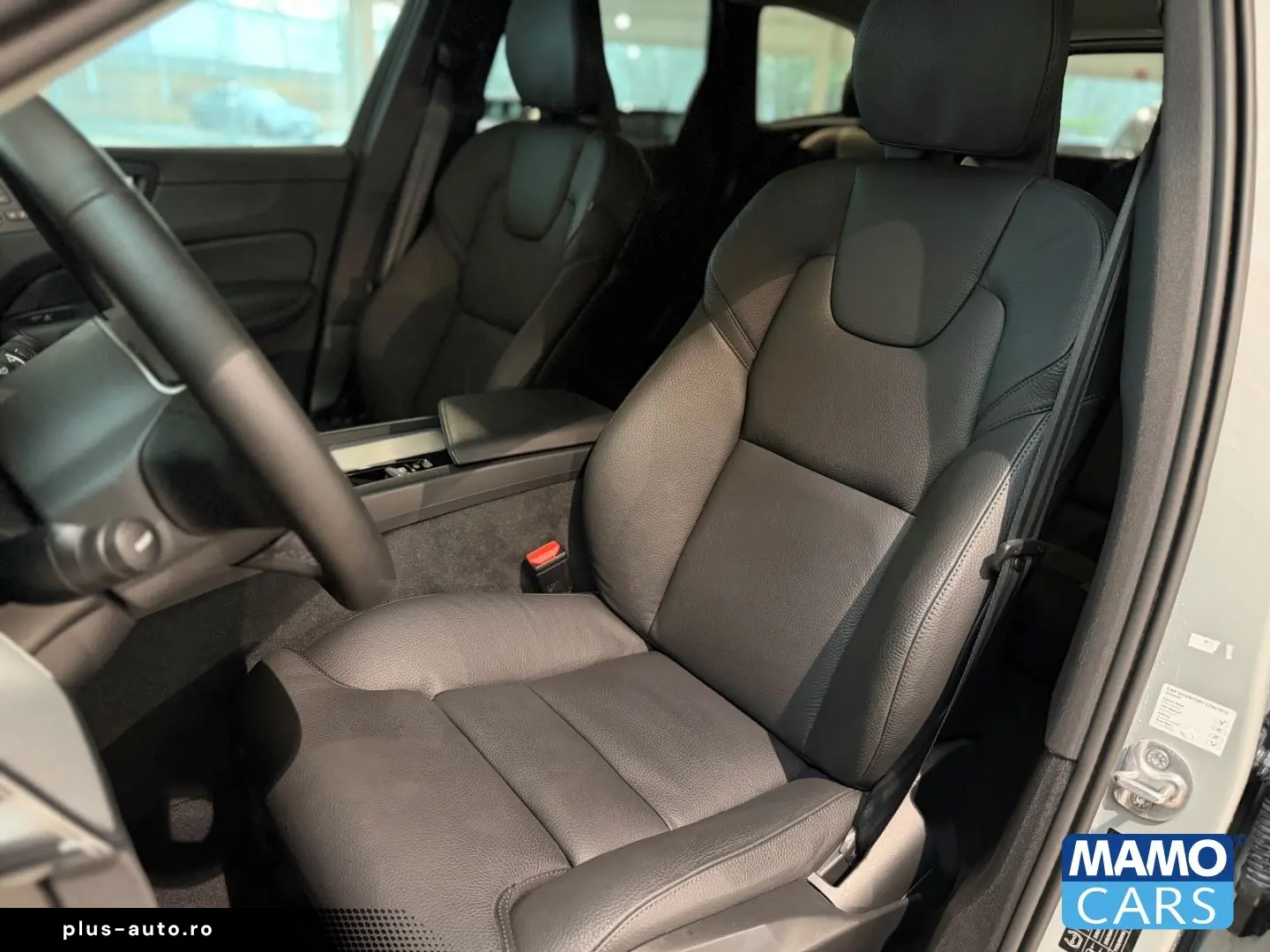 VOLVO XC60 2025 — imagine 17