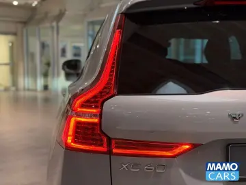 VOLVO XC60 B5 AWD Core  ACC CAM BLIS SHZ LHZ H&K
