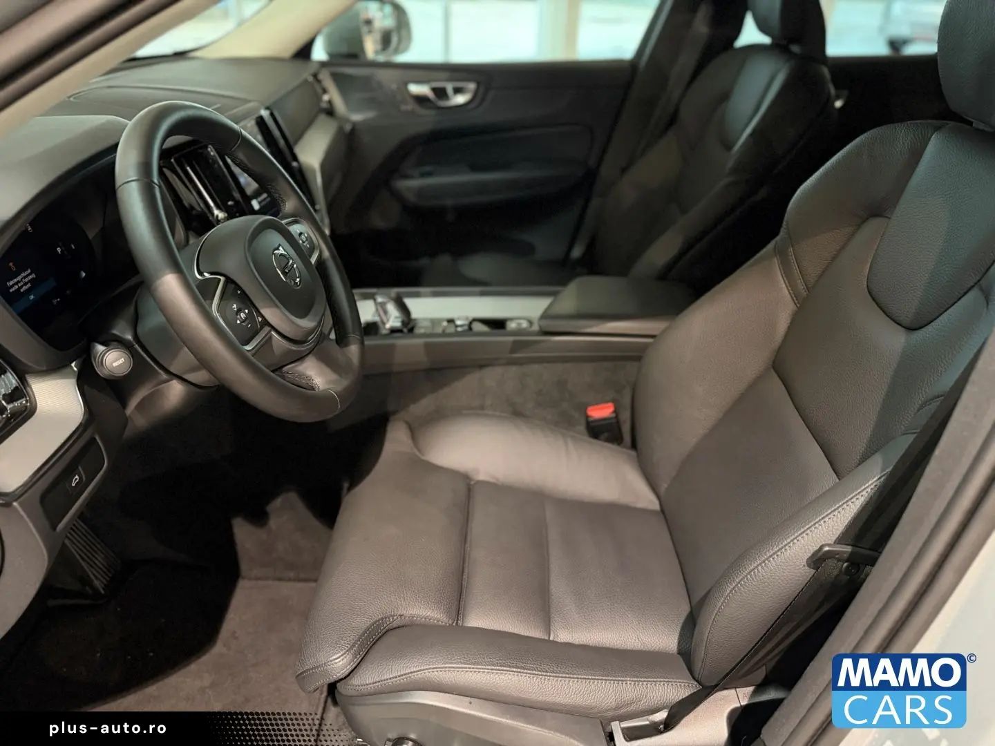 VOLVO XC60 2025 — imagine 28