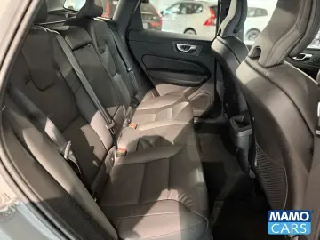 VOLVO XC60 B5 AWD Core  ACC CAM BLIS SHZ LHZ H&K