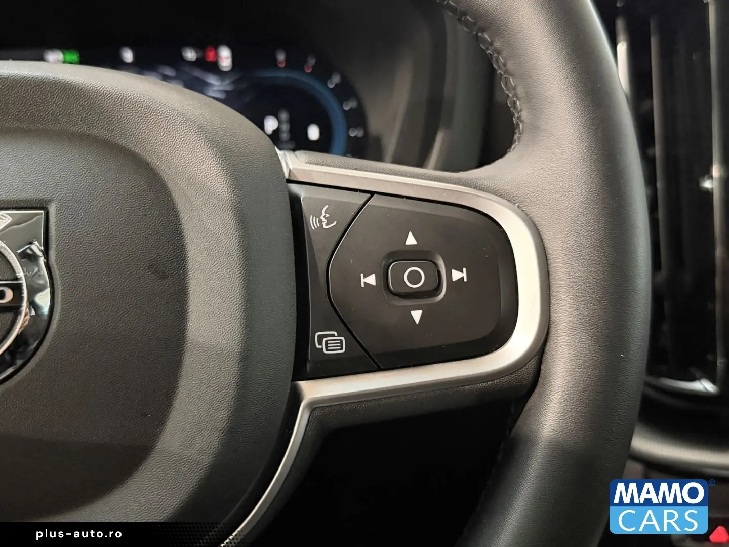 VOLVO XC60 2025 — imagine 42