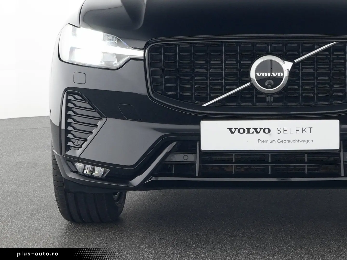 VOLVO XC60 B5 AWD Benzin Plus Dark 360 VOLL LED ACC