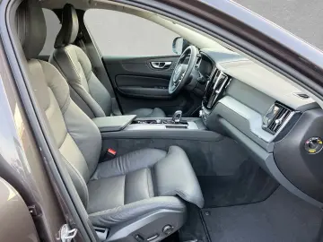 VOLVO XC60 B5 AWD Plus Dark  ACC BLIS SD LED