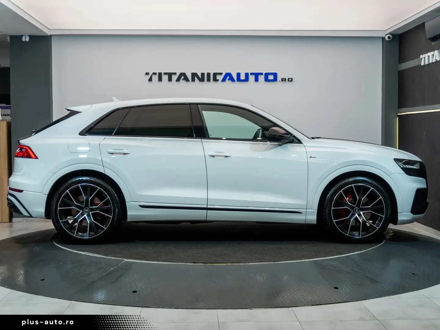 Audi Q8 S line • 3.0 TFSI • Benzină • 340 CP • quattro • Aut