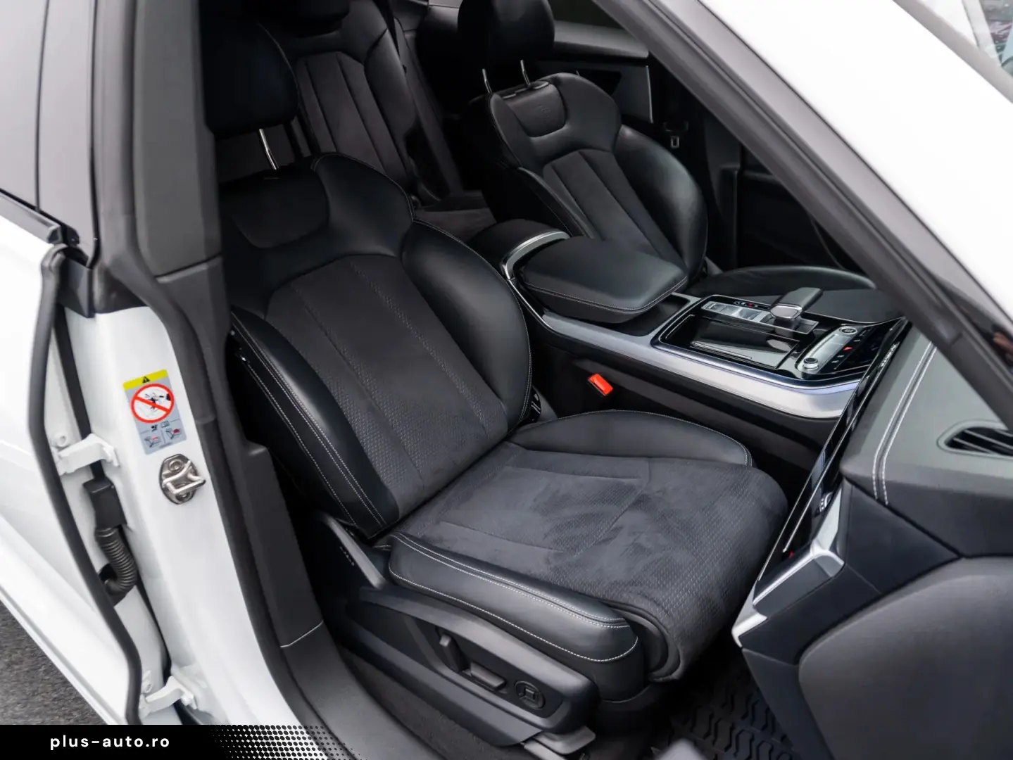 Audi Q8 S line • 3.0 TFSI • Benzină • 340 CP • quattro • Aut