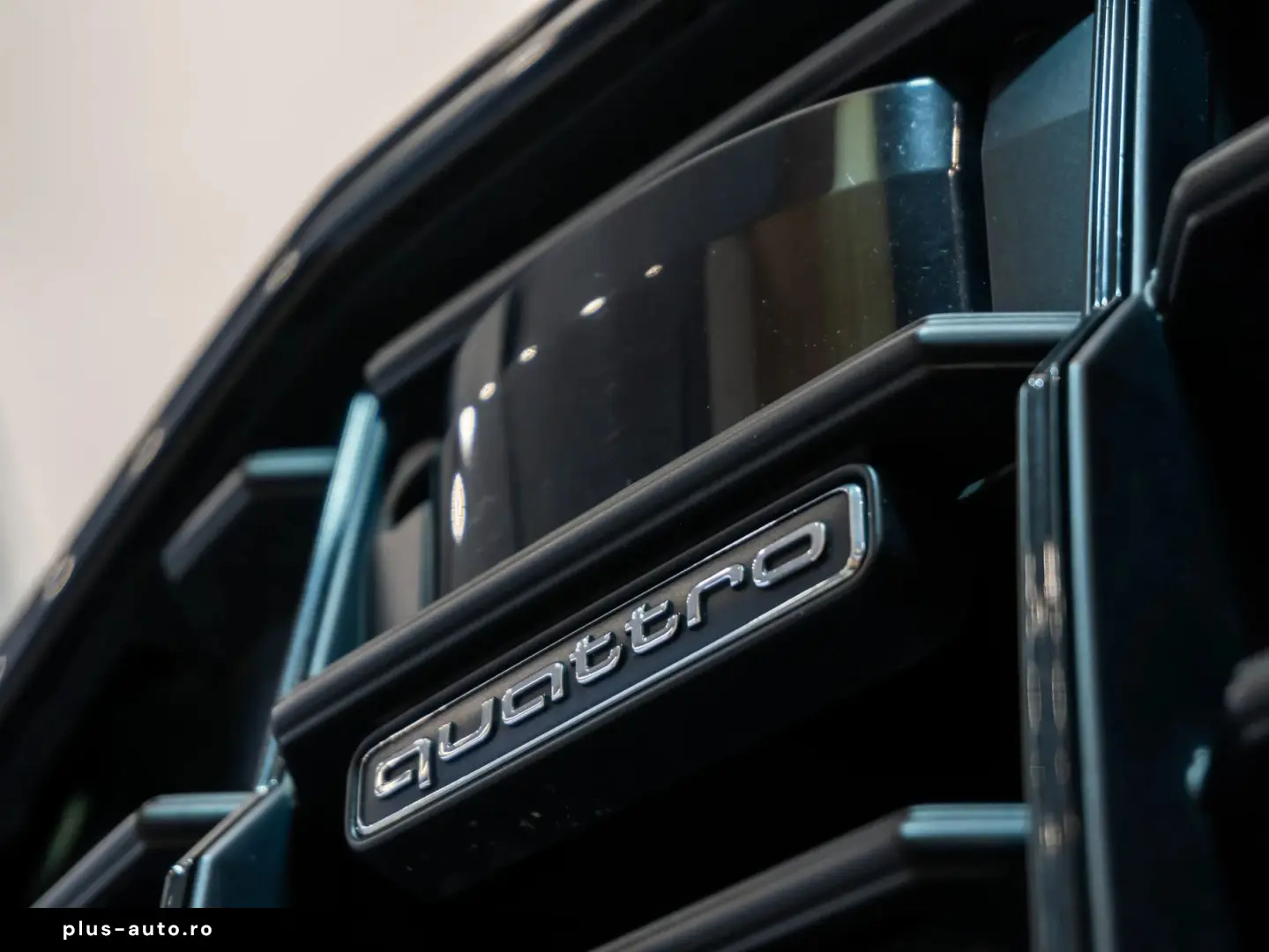 Audi Q8 S line • 3.0 TFSI • Benzină • 340 CP • quattro • Aut
