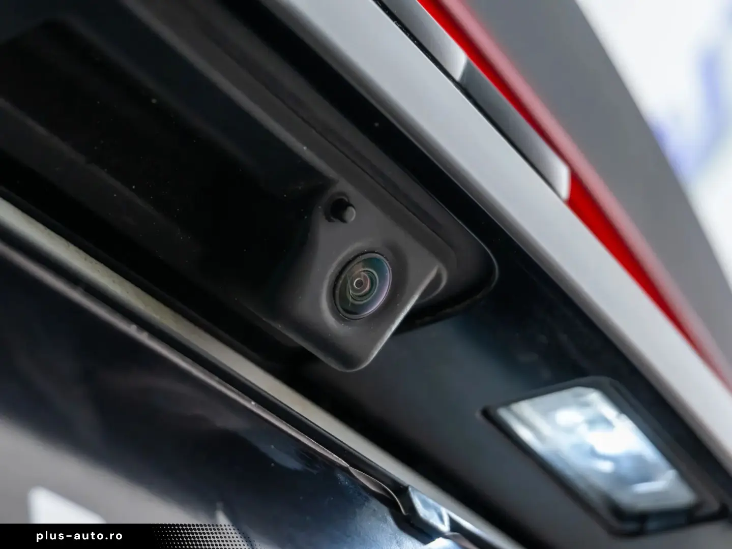 Audi Q8 S line • 3.0 TFSI • Benzină • 340 CP • quattro • Aut