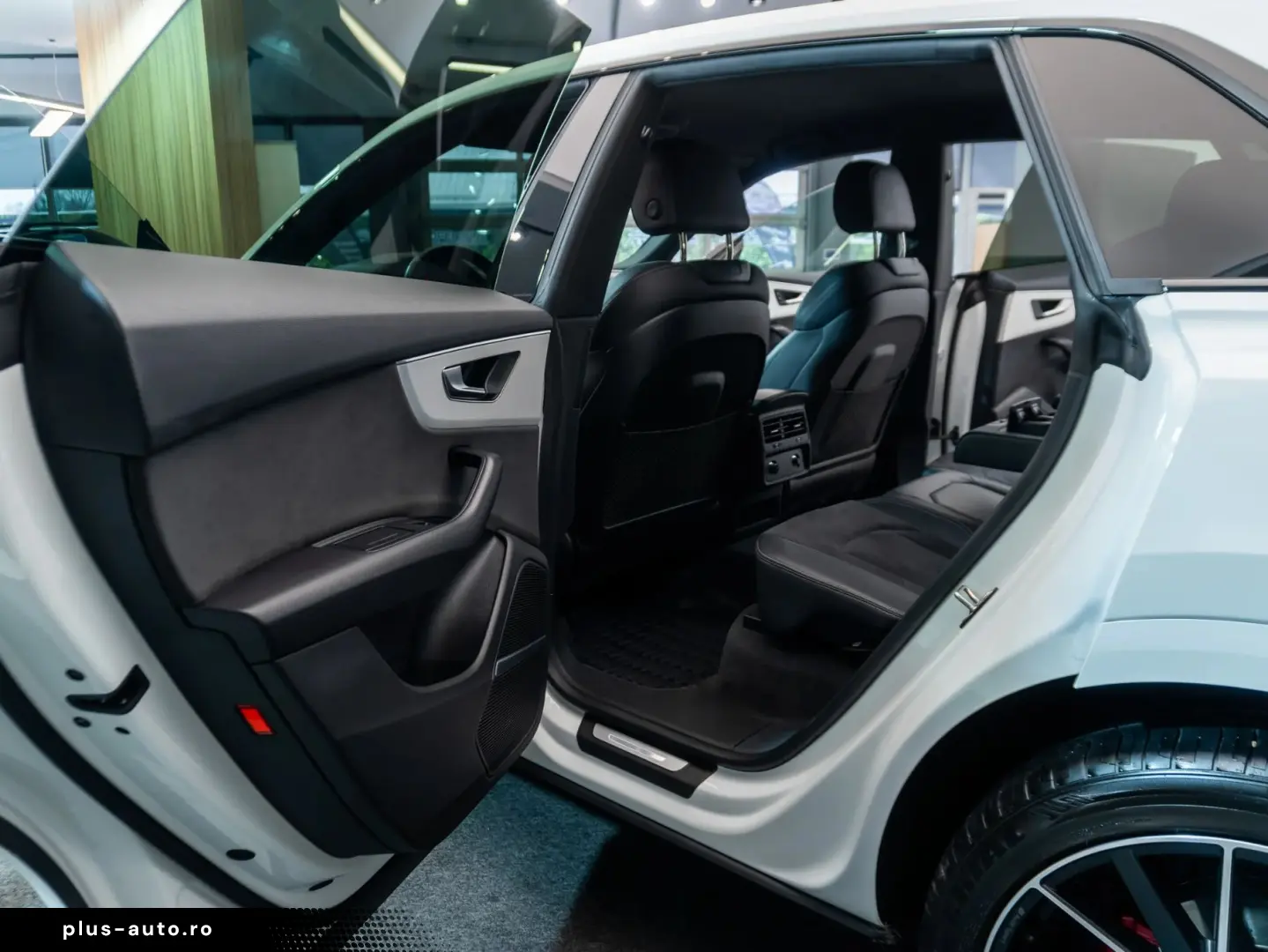 Audi Q8 S line • 3.0 TFSI • Benzină • 340 CP • quattro • Aut