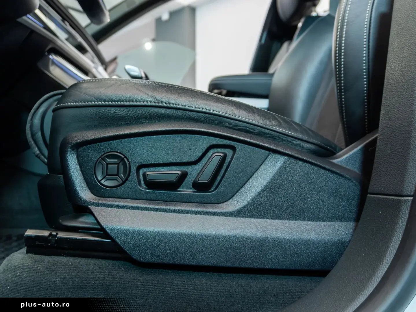 Audi Q8 S line • 3.0 TFSI • Benzină • 340 CP • quattro • Aut
