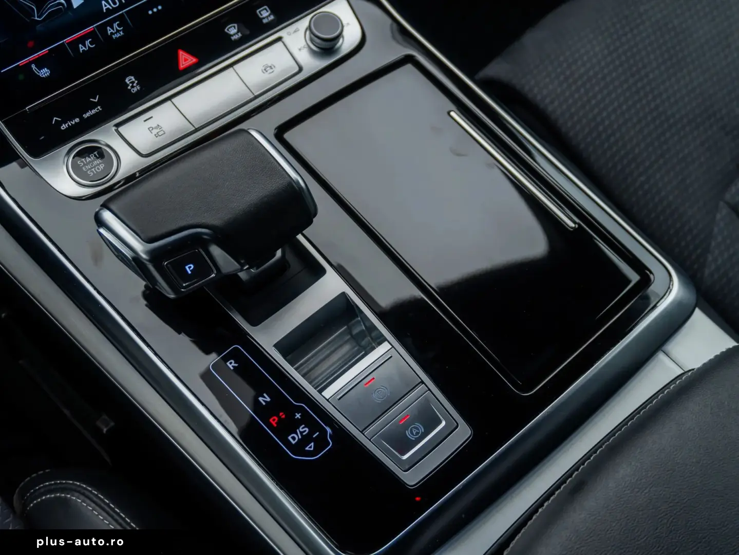 Audi Q8 S line • 3.0 TFSI • Benzină • 340 CP • quattro • Aut