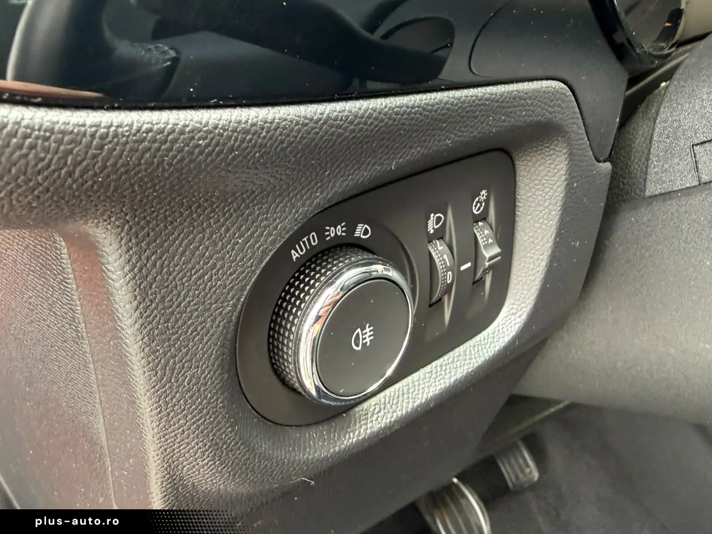 Opel  Corsa 1.2 MT