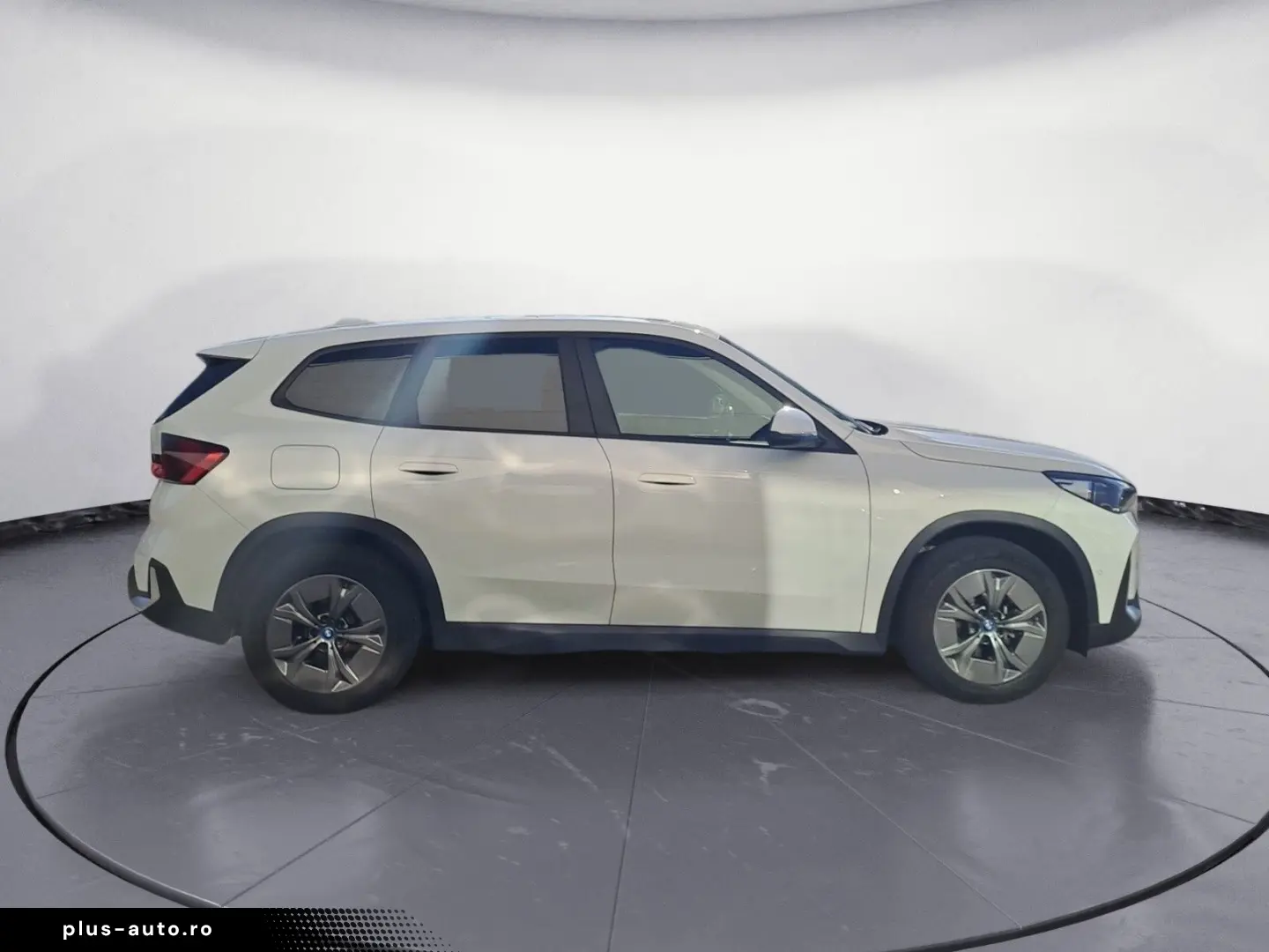 BMW iX1 eDrive20  Navi Panorama Komfortzugang LED PD
