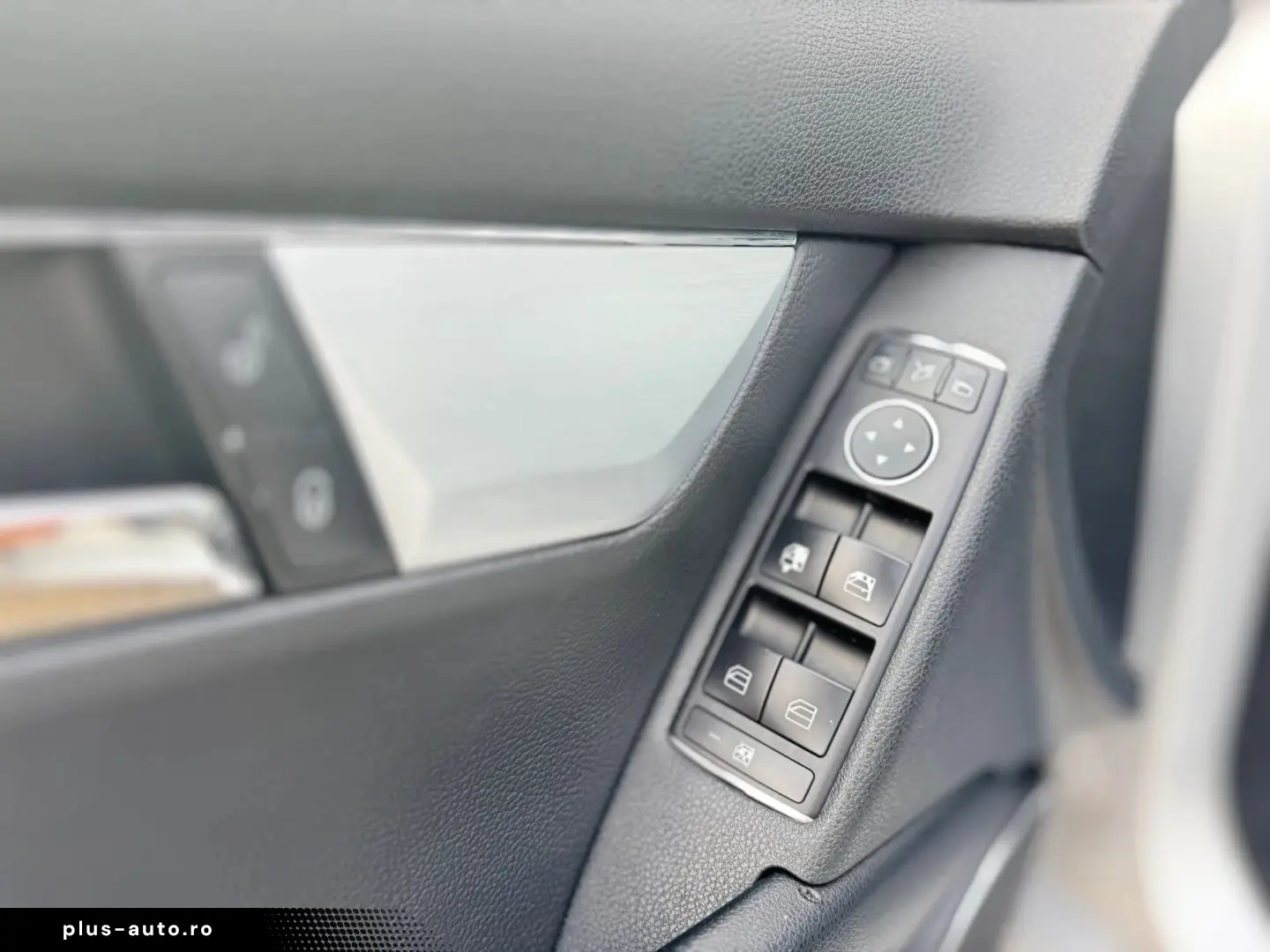 Mercedes-Benz C180 Kompresor    Automat    Dublu clima
