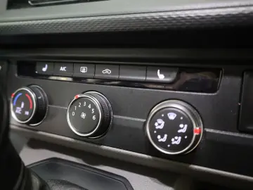 VW T6.1 2.0 TDI DSG Transporter
