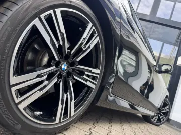 BMW 740d xDrive M Sport SkyPano DA PA Prof B&W AHK