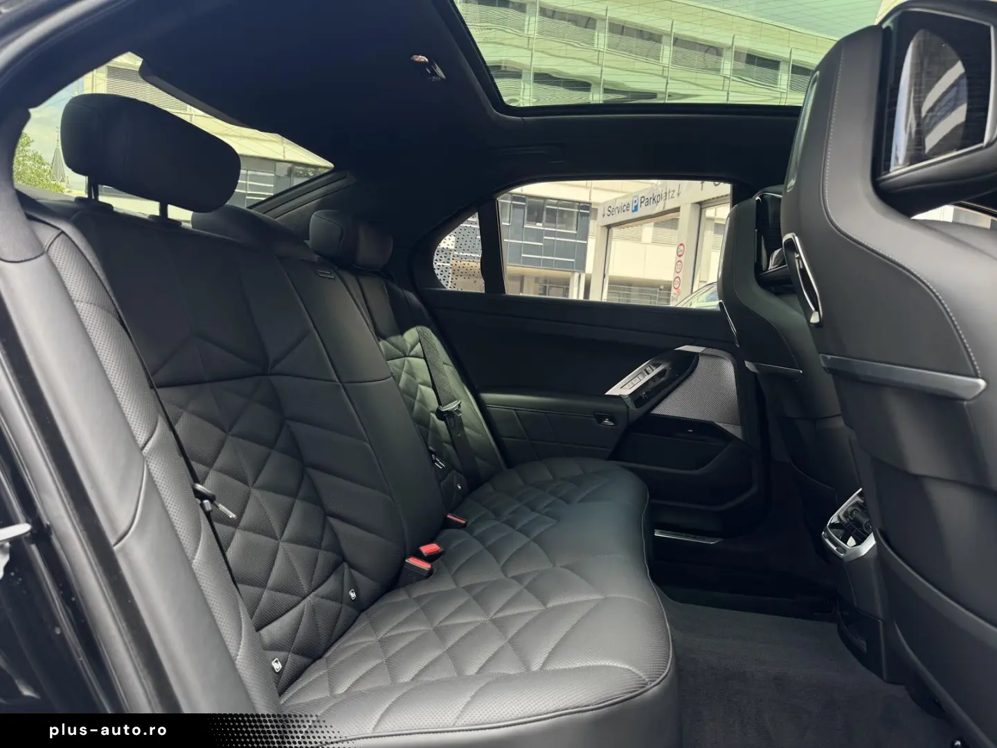 BMW 740d xDrive M Sport SkyPano DA PA Prof B&W AHK