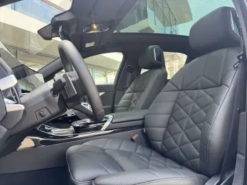 BMW 740d xDrive M Sport SkyPano DA PA Prof B&W AHK