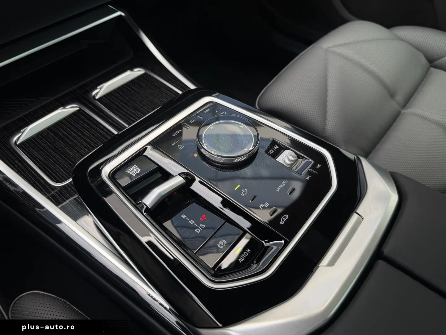 BMW 740d xDrive M Sport SkyPano DA PA Prof B&W AHK