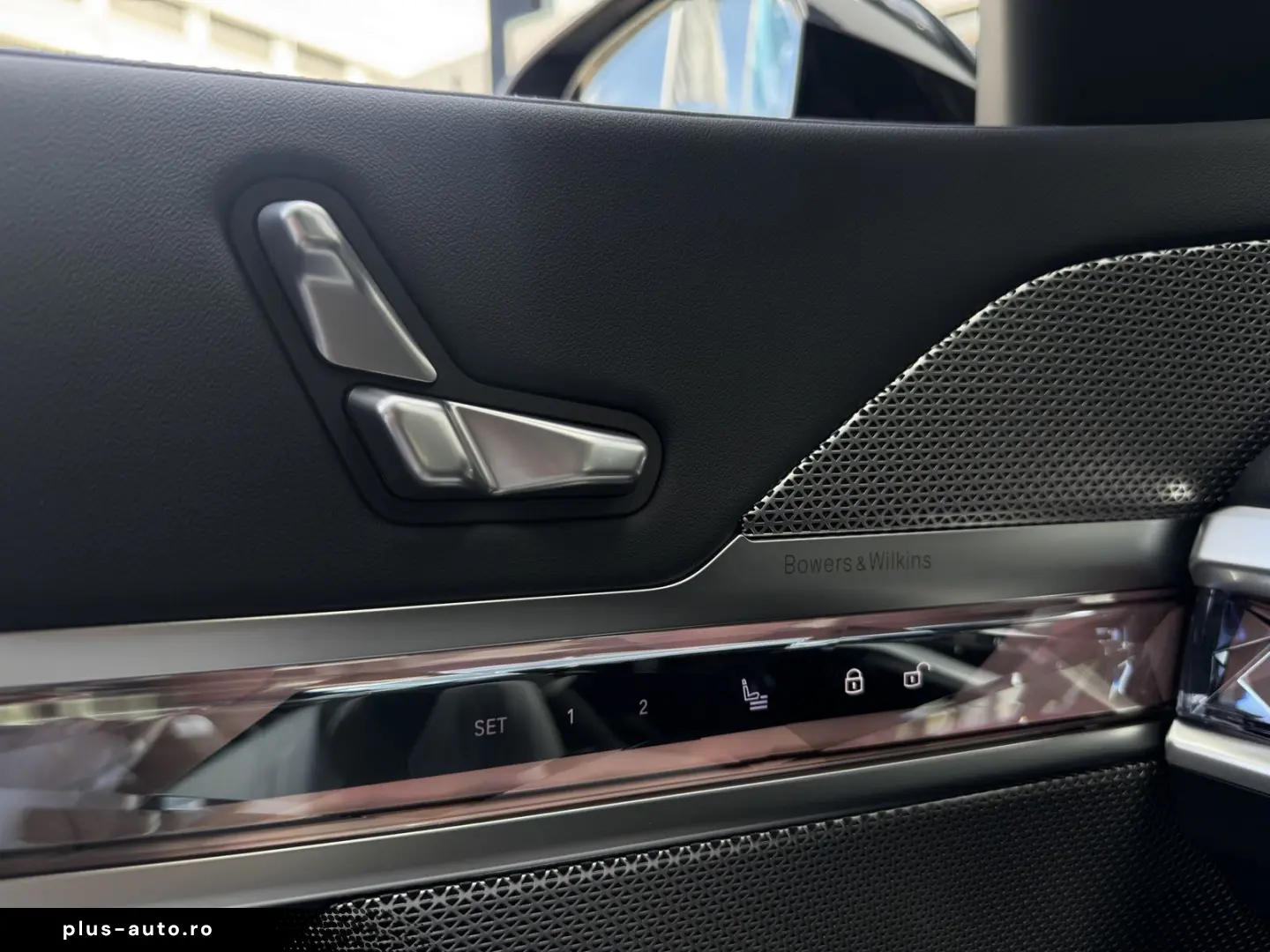 BMW 740d xDrive M Sport SkyPano DA PA Prof B&W AHK