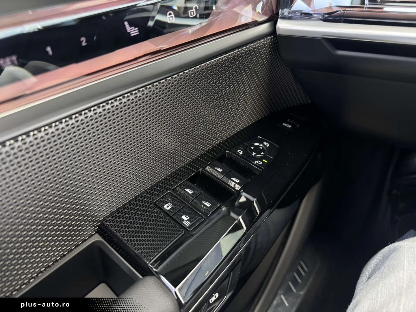 BMW 740d xDrive M Sport SkyPano DA PA Prof B&W AHK