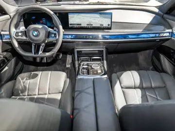 BMW 740d xDrive M Sport HUD PANO ACC 360 KAM RFK TV