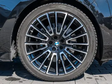 BMW 740d xDrive M Sport HUD PANO ACC 360 KAM RFK TV