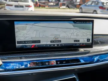 BMW 740d xDrive M Sport HUD PANO ACC 360 KAM RFK TV