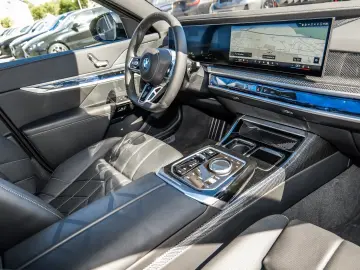 BMW 740d xDrive M Sport HUD PANO ACC 360 KAM RFK TV