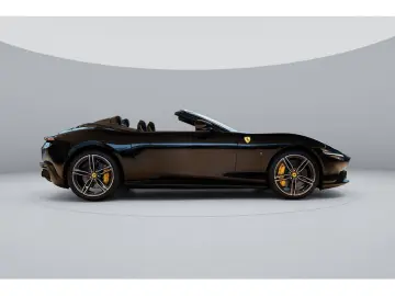 FERRARI Roma Spider PDC SHZ LEDER KAMERA NAVI ACC 360