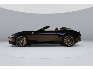 FERRARI Roma Spider PDC SHZ LEDER KAMERA NAVI ACC 360