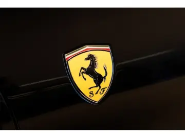 FERRARI Roma Spider PDC SHZ LEDER KAMERA NAVI ACC 360