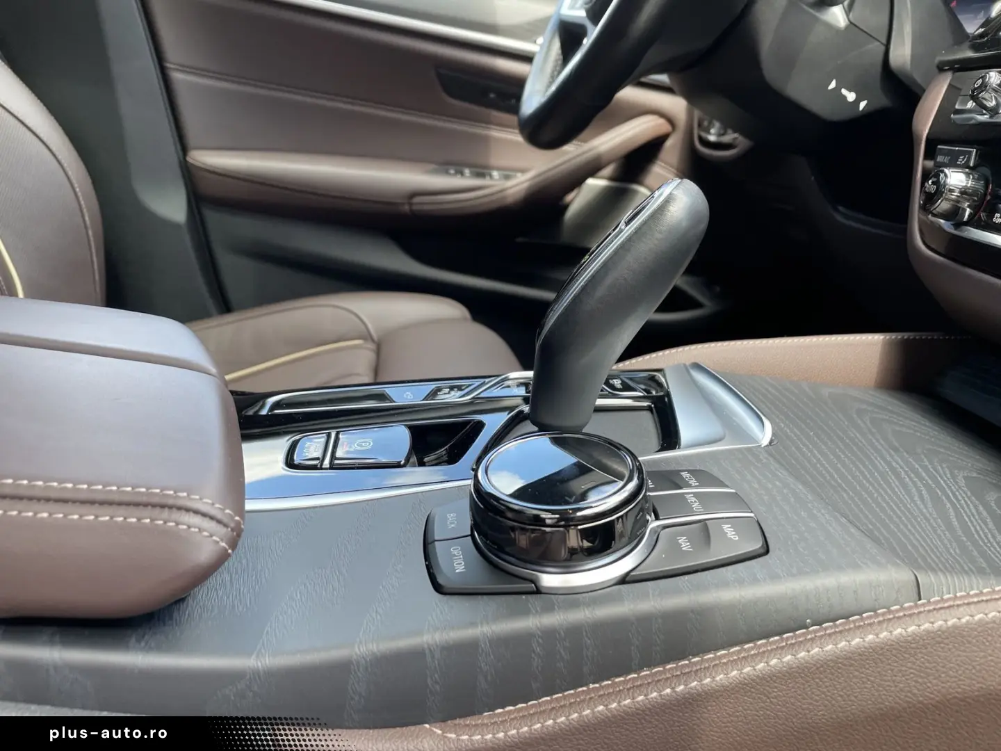 BMW M550i xDrive LASER AHK GLASDACH HEAD-UP ALU 20