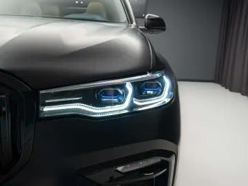 BMW X7 M50i - Individual Bowers & Wilkins