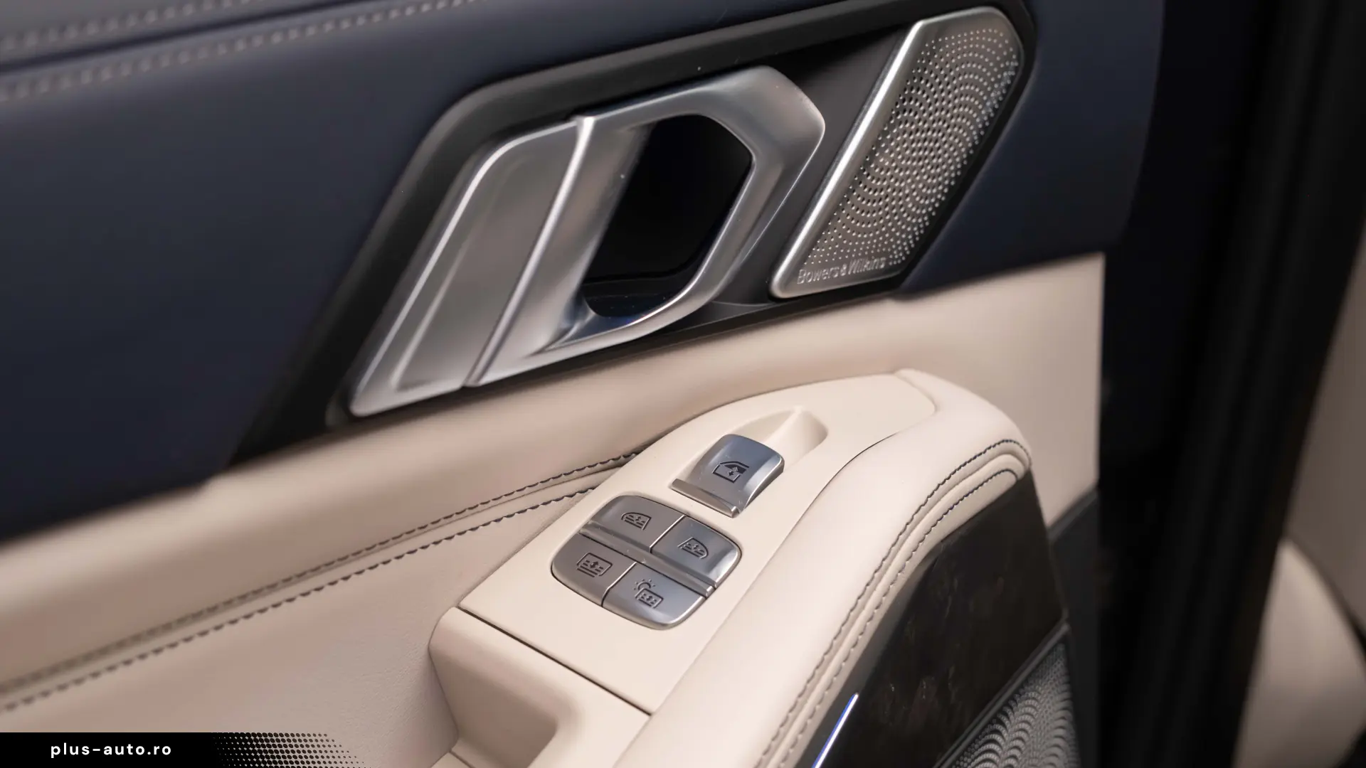 BMW X7 M50i - Individual Bowers & Wilkins