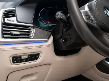 BMW X7 M50i - Individual Bowers & Wilkins