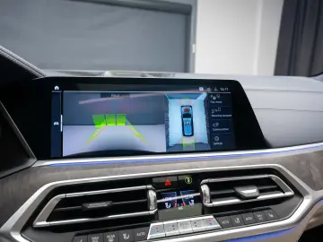 BMW X7 M50i - Individual Bowers & Wilkins