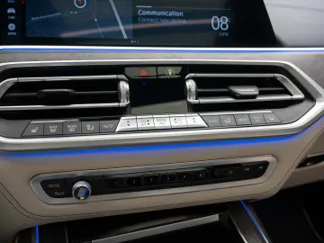 BMW X7 M50i - Individual Bowers & Wilkins