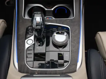 BMW X7 M50i - Individual Bowers & Wilkins