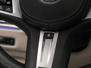 BMW X7 M50i - Individual Bowers & Wilkins