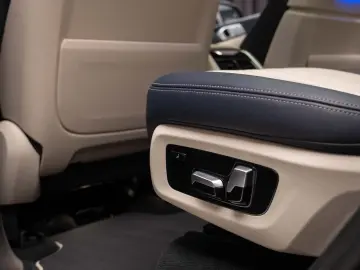 BMW X7 M50i - Individual Bowers & Wilkins