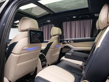 BMW X7 M50i - Individual Bowers & Wilkins