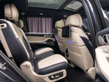 BMW X7 M50i - Individual Bowers & Wilkins